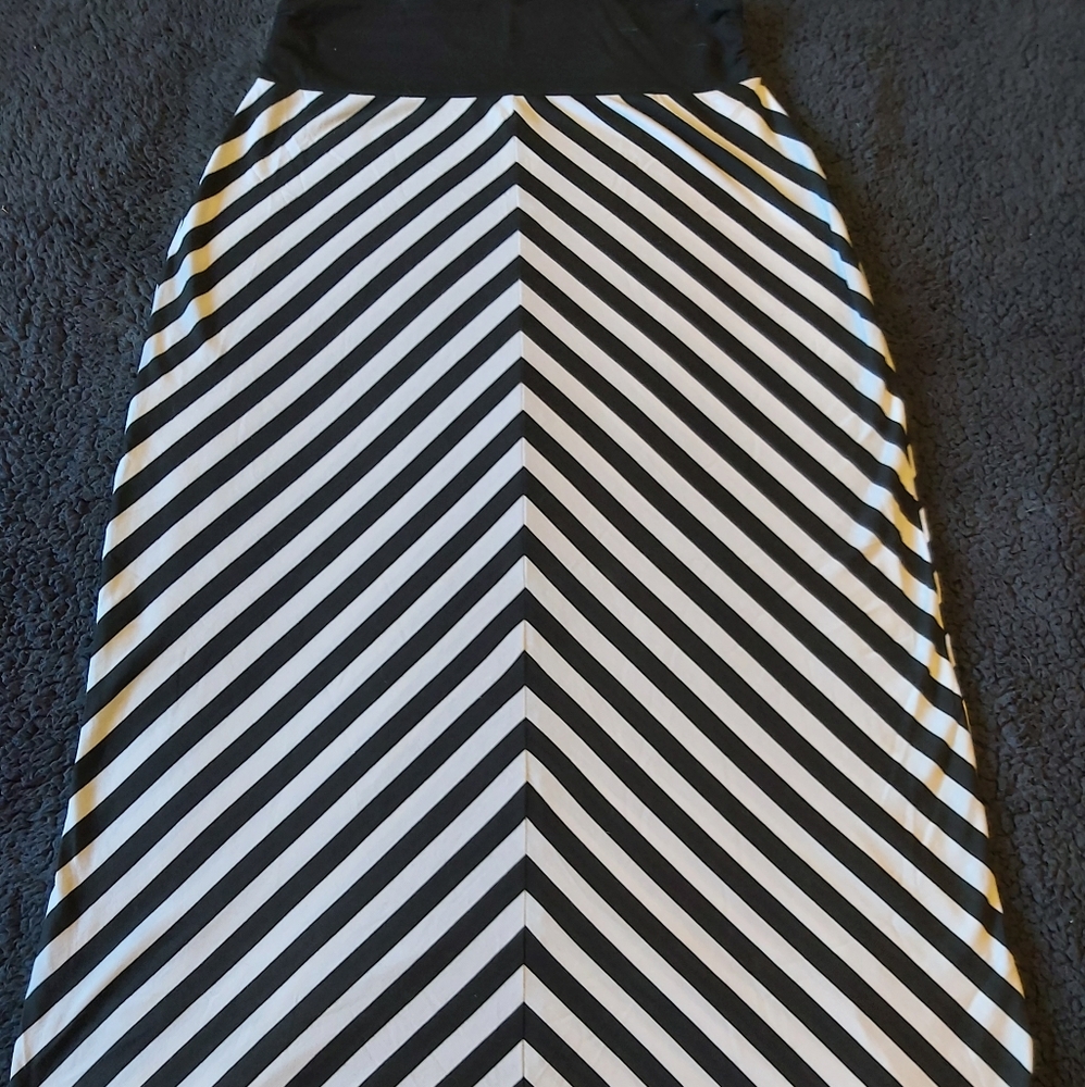 2/$20 Striped maxi skirt